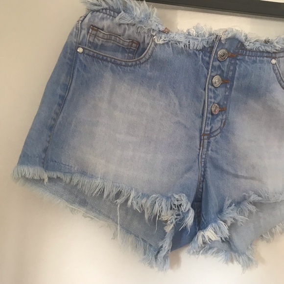 Vintage GUESS Jean Shorts - Picture 6 of 15